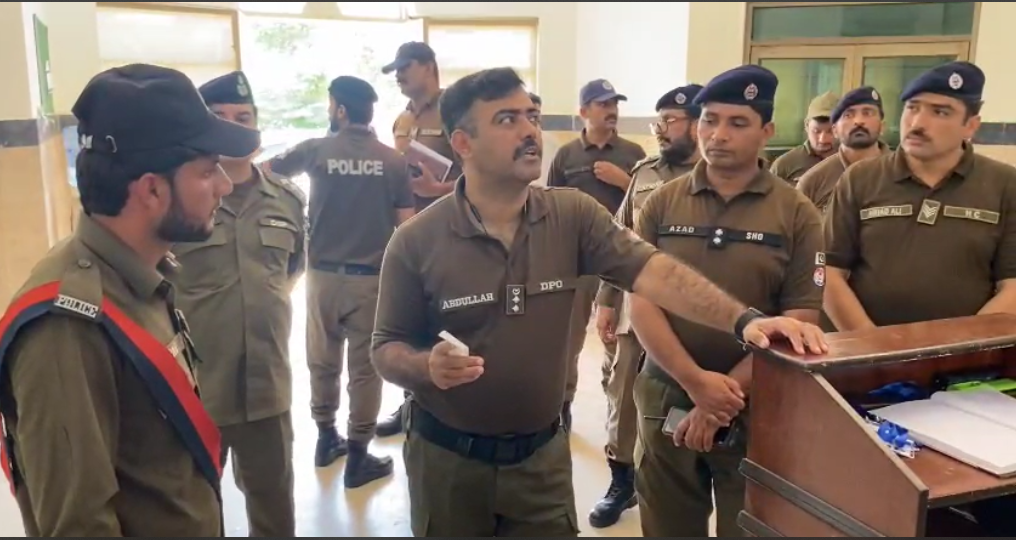 DPO Abdullah Ahmed Visits Lalian Police Station, Chiniot
