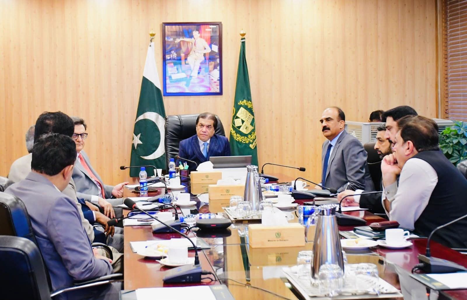 Chairman NADRA Lt. Gen. Muhammad Munir Afzal Meets Minister for Railways Muhammad Hanif Abbasi at Ministry of Railways