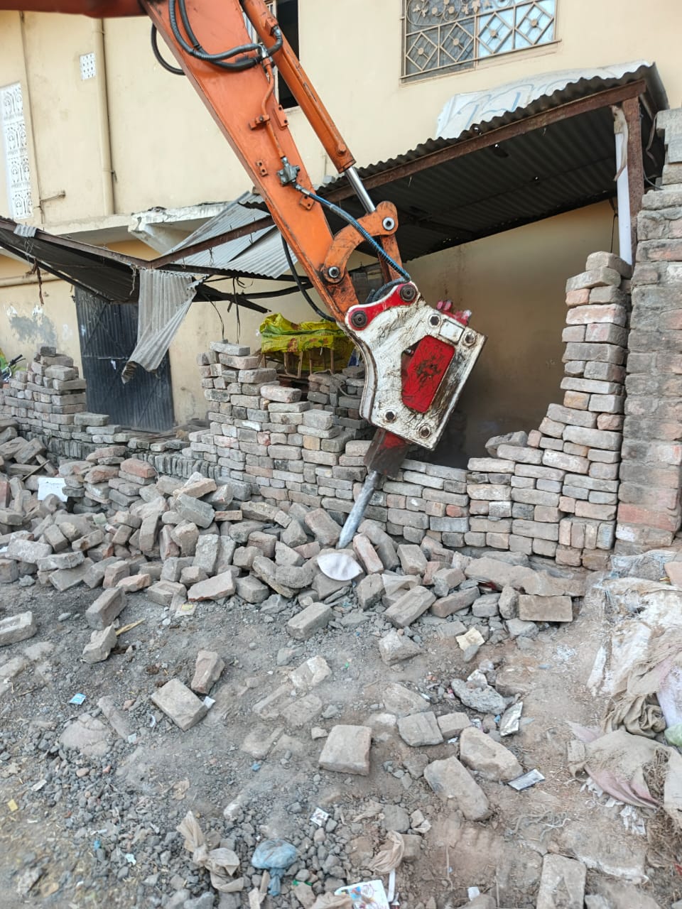TMA Rawal Town Cracks Down on Illegal Buildings and Cattle Sheds