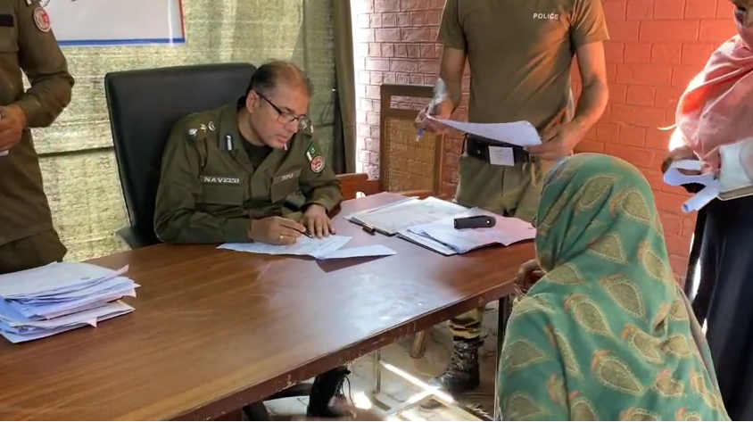 DPO Dr. Naveed Atif Holds Open Court to Address Public Complaints in Chiniot