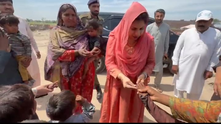 Deputy Commissioner Ayesha Rizwan Reviews Polio Campaign in Chiniot, Urges Parents to Vaccinate Children